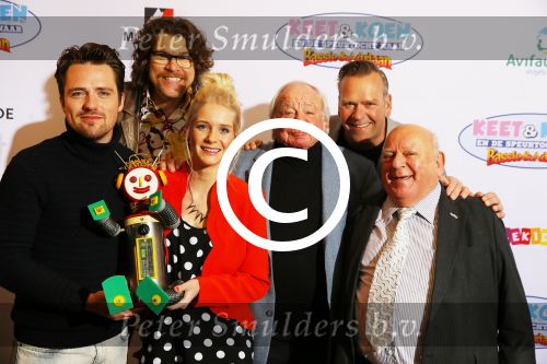 Alphen aan de Rijn 22 januari 2015
Presentatie nieuwe bassie en adriaan film.
Aad van Toor (Adriaan), Fedor Rossem (Boef Linke Leo), Job Bovelander (Koen), Janouk Kelderman (Keet!), Peter Sterk (Boef 1001) en Bas van Toor (Bassie) in Avifauna