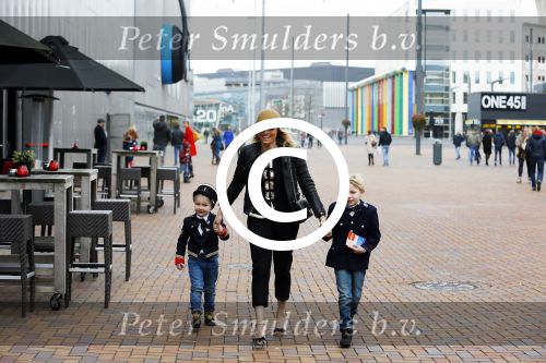 Amsterdam 8 februari 2015
Premiere Paddington in Pathe Arena met stemmencast Beau v Erven Dorens en Lange Frans.
Jetteke v Lexmond met kinderen