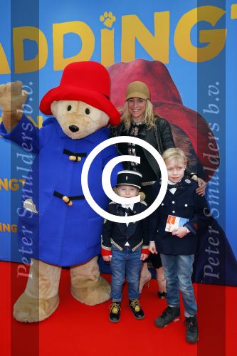 Amsterdam 8 februari 2015
Premiere Paddington in Pathe Arena met stemmencast Beau v Erven Dorens en Lange Frans.
Jetteke v Lexmond met kinderen