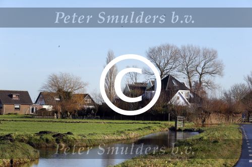 Uitdam/Amsterdam 17 januari 2015
Katja Schuurman rijdt met dochter Sammie van hun huis naar een landwinkel in Amsterdam waar ze samen boodschappen doen.