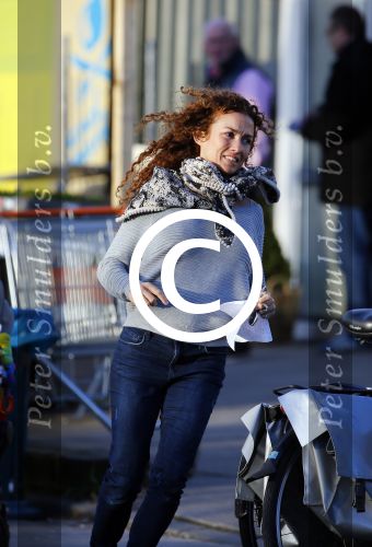Uitdam/Amsterdam 17 januari 2015
Katja Schuurman rijdt met dochter Sammie van hun huis naar een landwinkel in Amsterdam waar ze samen boodschappen doen.