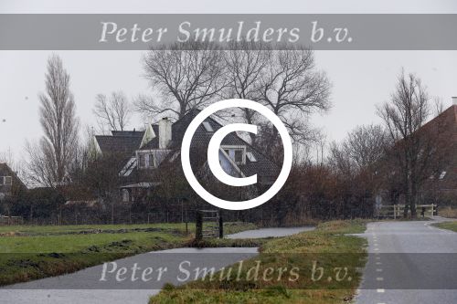 Uitdam - Zuiderwoude 29 januari 2015
De vader van Katja Schuurman haaltr zijn kleindochter Sammie op van school.