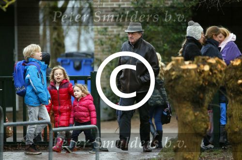 Uitdam - Zuiderwoude 29 januari 2015
De vader van Katja Schuurman haaltr zijn kleindochter Sammie op van school.