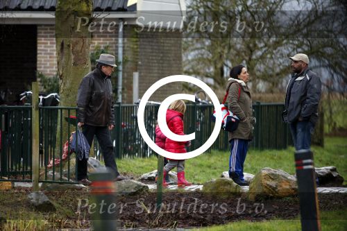 Uitdam - Zuiderwoude 29 januari 2015
De vader van Katja Schuurman haaltr zijn kleindochter Sammie op van school.