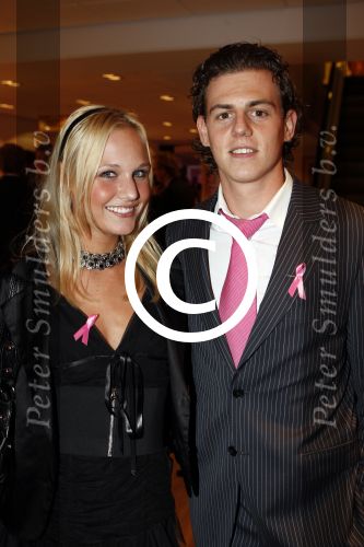 Amsterdam 1 oktober 2007
Kick off van de pink ribbon maand in de amsterdam arena. Kimberly Klaver en ....
Peter Smulders bv