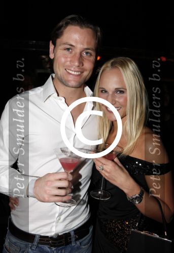 Amsterdam 12 december 2009
Modeshow en presentatie Jackie met Christina Curry op de cover tijdens de miljonair fair. Melody Klaver met Bas Schothorst
Peter Smulders bv