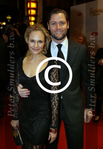 Amsterdam 27 januari 2014
Premiere Toscaanse bruiloft in Tuschinski met in de hoofdrollen Sophie v Oers Lieke v Lexmond Simone Kleinsma Jan KooijmanErnst Daniel Smid Diederik Ebbinge Matteo v d Grijn Ruud Feltkamp Dirk Zeelenberg en Carolien Spoor. Kimberly Klaver met vriend