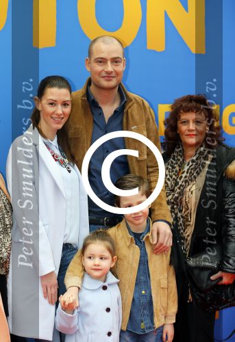 Amsterdam 8 februari 2015
Premiere Paddington in Pathe Arena met stemmencast Beau v Erven Dorens en Lange Frans.
Lange Frans met Ex danielle v Aalderen zij n kinderen en moeder en schoonmoeder