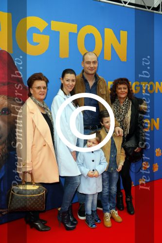 Amsterdam 8 februari 2015
Premiere Paddington in Pathe Arena met stemmencast Beau v Erven Dorens en Lange Frans.
Lange Frans met Ex danielle v Aalderen zij n kinderen en moeder en schoonmoeder