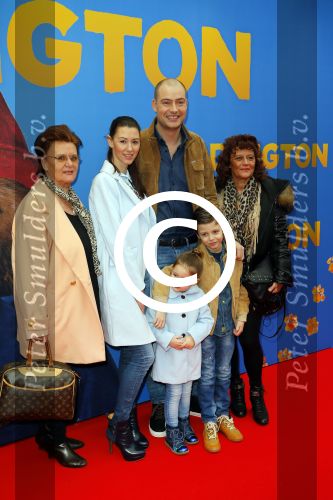 Amsterdam 8 februari 2015
Premiere Paddington in Pathe Arena met stemmencast Beau v Erven Dorens en Lange Frans.
Lange Frans met Ex danielle v Aalderen zij n kinderen en moeder en schoonmoeder