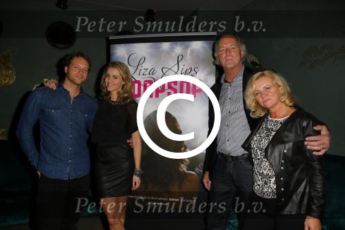 Amsterdam 20 januari 2015
Presentatie debuut boek Liza Sips in club Abe. Liza met ouders en broer