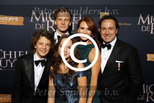 Amsterdam 26 januari 2015
Premiere Michiel de Ruyter film in het scheepvaartmuseum 
Marco Borsato  Leontine Borsato Luca Borsato Jada Borsato en Senna Borsato