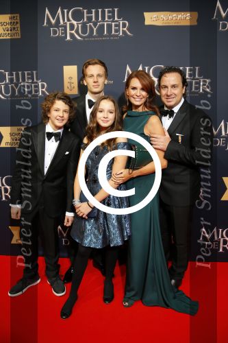 Amsterdam 26 januari 2015
Premiere Michiel de Ruyter film in het scheepvaartmuseum Marco Borsato  Leontine Borsato Luca Borsato Jada Borsato en Senna Borsato