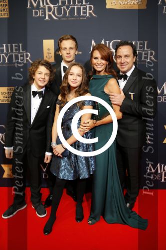 Amsterdam 26 januari 2015
Premiere Michiel de Ruyter film in het scheepvaartmuseum Marco Borsato  Leontine Borsato Luca Borsato Jada Borsato en Senna Borsato