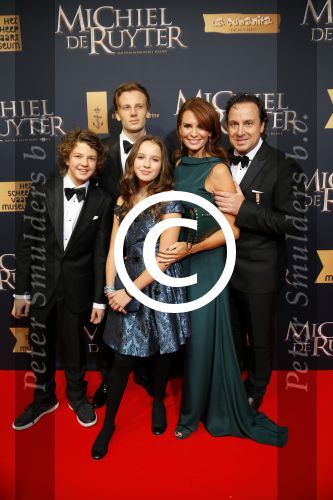 Amsterdam 26 januari 2015
Premiere Michiel de Ruyter film in het scheepvaartmuseum Marco Borsato  Leontine Borsato Luca Borsato Jada Borsato en Senna Borsato