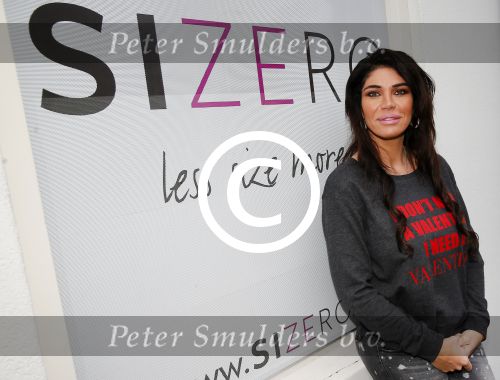 Apeldoorn 19 januari 2015
Melisa v d Meyde en Andy in haar salon en bij hun nieuwe huis. Melisa heeft voortaan de sizero van tamara Elbaz.