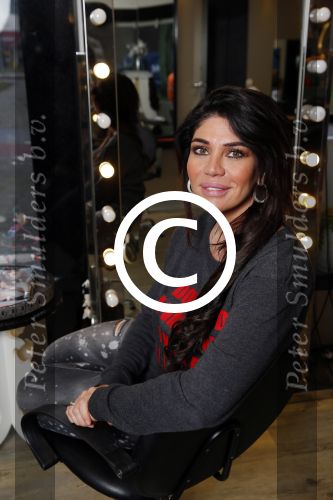 Apeldoorn 19 januari 2015
Melisa v d Meyde en Andy in haar salon en bij hun nieuwe huis. Melisa heeft voortaan de sizero van tamara Elbaz.