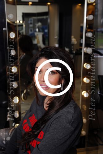 Apeldoorn 19 januari 2015
Melisa v d Meyde en Andy in haar salon en bij hun nieuwe huis. Melisa heeft voortaan de sizero van tamara Elbaz.