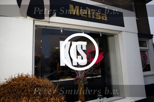 Apeldoorn 19 januari 2015
Melisa v d Meyde en Andy in haar salon en bij hun nieuwe huis. Melisa heeft voortaan de sizero van tamara Elbaz.