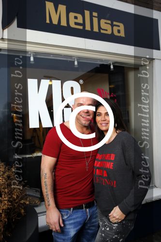 Apeldoorn 19 januari 2015
Melisa v d Meyde en Andy in haar salon en bij hun nieuwe huis. Melisa heeft voortaan de sizero van tamara Elbaz.