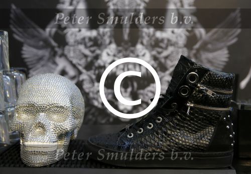 Amsterdam 26 januari 2015
Winston Post draait als dj op de buddha to buddha stand op de modefabriek in de rai.
Goldbergh van Sandra Peet heeft een mooie stand.
Portare heeft twee neiwue merken. Pierre v Hooijdonk staat er met Metro Sneakers.
Mooie container als stand en Goosecraft heeft een hele mooie stand.