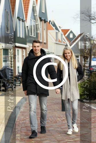 Volendam 8 februari 2015
Monique Smit zwanger met haar vriend Martijn in Volendam.