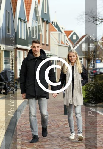 Volendam 8 februari 2015
Monique Smit zwanger met haar vriend Martijn in Volendam.