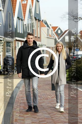 Volendam 8 februari 2015
Monique Smit zwanger met haar vriend Martijn in Volendam.