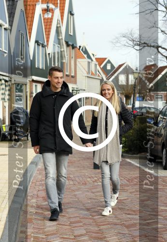 Volendam 8 februari 2015
Monique Smit zwanger met haar vriend Martijn in Volendam.