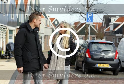 Volendam 8 februari 2015
Monique Smit zwanger met haar vriend Martijn in Volendam.