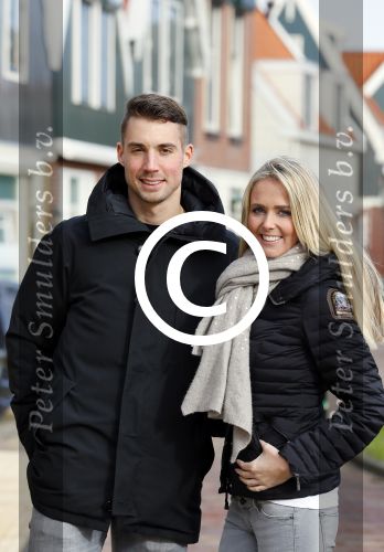 Volendam 8 februari 2015
Monique Smit zwanger met haar vriend Martijn in Volendam.