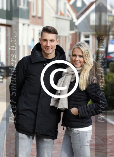 Volendam 8 februari 2015
Monique Smit zwanger met haar vriend Martijn in Volendam.