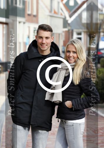 Volendam 8 februari 2015
Monique Smit zwanger met haar vriend Martijn in Volendam.
