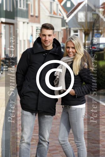 Volendam 8 februari 2015
Monique Smit zwanger met haar vriend Martijn in Volendam.
