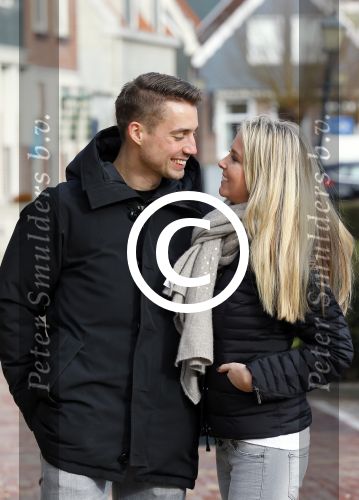Volendam 8 februari 2015
Monique Smit zwanger met haar vriend Martijn in Volendam.