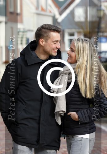 Volendam 8 februari 2015
Monique Smit zwanger met haar vriend Martijn in Volendam.
