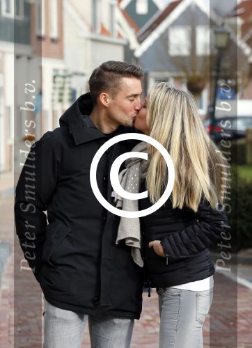 Volendam 8 februari 2015
Monique Smit zwanger met haar vriend Martijn in Volendam.