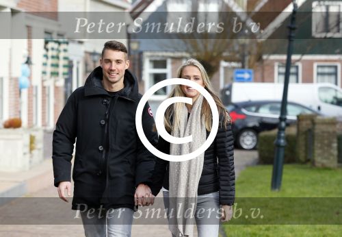 Volendam 8 februari 2015
Monique Smit zwanger met haar vriend Martijn in Volendam.