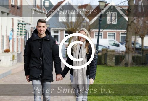 Volendam 8 februari 2015
Monique Smit zwanger met haar vriend Martijn in Volendam.