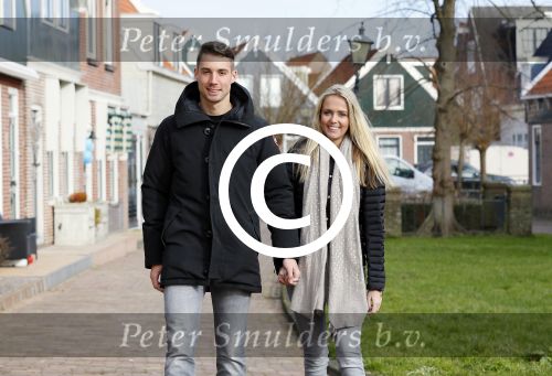 Volendam 8 februari 2015
Monique Smit zwanger met haar vriend Martijn in Volendam.