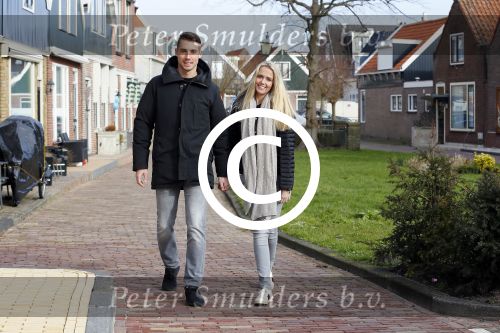 Volendam 8 februari 2015
Monique Smit zwanger met haar vriend Martijn in Volendam.