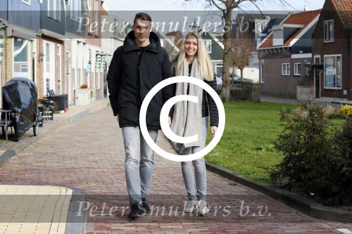 Volendam 8 februari 2015
Monique Smit zwanger met haar vriend Martijn in Volendam.