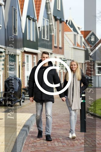 Volendam 8 februari 2015
Monique Smit zwanger met haar vriend Martijn in Volendam.