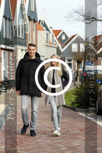 Volendam 8 februari 2015
Monique Smit zwanger met haar vriend Martijn in Volendam.
