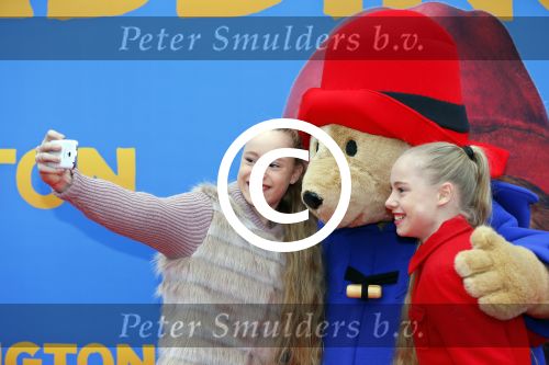 Amsterdam 8 februari 2015
Premiere Paddington in Pathe Arena met stemmencast Beau v Erven Dorens en Lange Frans.
Mylene en Rosanne