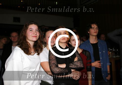Amsterdam 26 januari 2015
CD presentatie Angela Groothuizen in people\'s place.
Angela treedt op met dochter Nona en haar andere dochter Lola filmt het concert.
Man Rob Mooij is natuurlijk ook aanwezig.