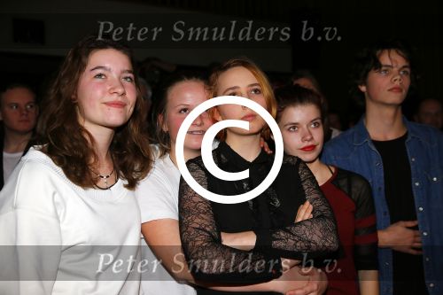 Amsterdam 26 januari 2015
CD presentatie Angela Groothuizen in people\'s place.
Angela treedt op met dochter Nona en haar andere dochter Lola filmt het concert.
Man Rob Mooij is natuurlijk ook aanwezig.