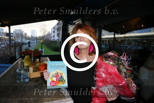 Amsterdam 4 februari 2015  
Boek presentatie van Patty Harpenau. Evert Santegoeds reikt het eerste boek uit.
Patty heeft het samen met Otto Haan gemaakt.