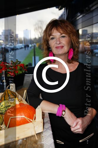 Amsterdam 4 februari 2015  
Boek presentatie van Patty Harpenau. Evert Santegoeds reikt het eerste boek uit.
Patty heeft het samen met Otto Haan gemaakt.