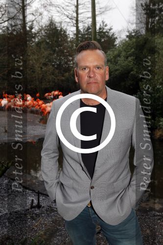Alphen aan de Rijn 22 januari 2015
Presentatie nieuwe bassie en adriaan film.
Aad van Toor (Adriaan), Fedor Rossem (Boef Linke Leo), Job Bovelander (Koen), Janouk Kelderman (Keet!), Peter Sterk (Boef 1001) en Bas van Toor (Bassie) in Avifauna